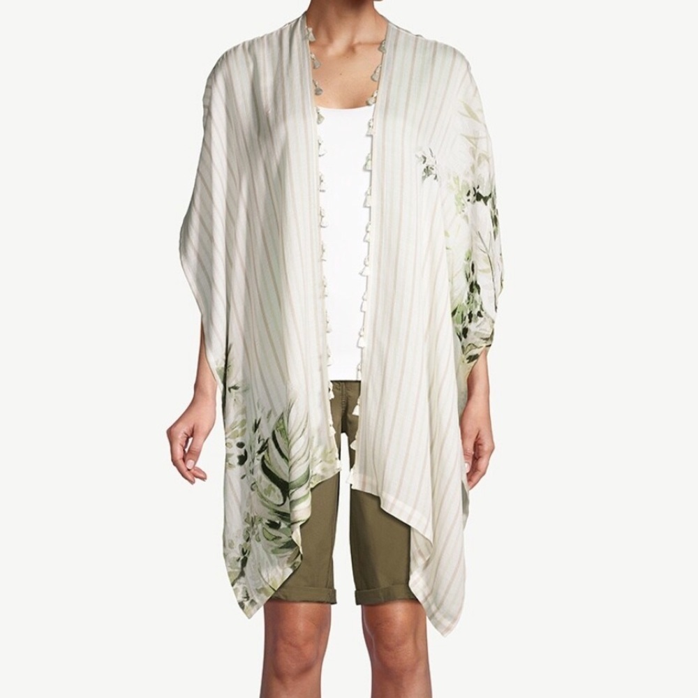 Chico’s White & Green Parrot-Print Ruana Wrap Size Small & Medium